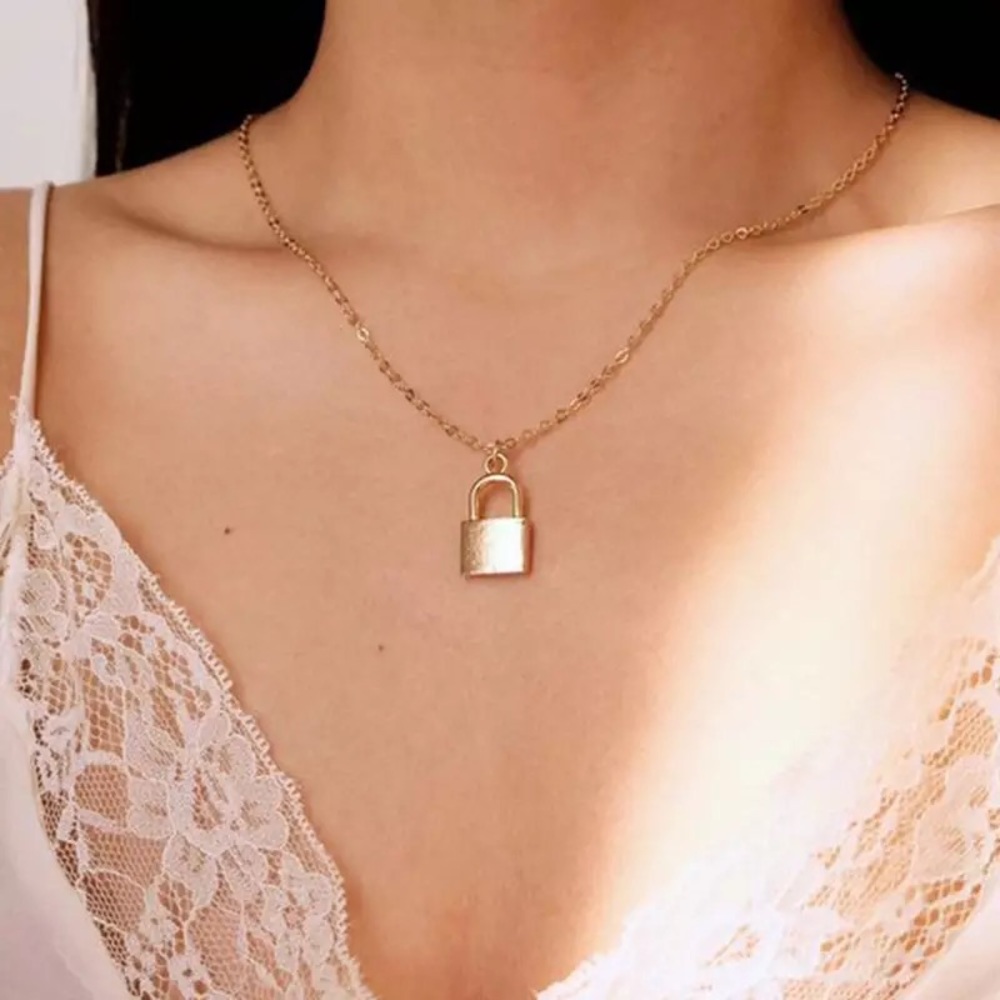 “Promise Me” Minimalist Beautiful Lock Necklace - Picture 2 of 8